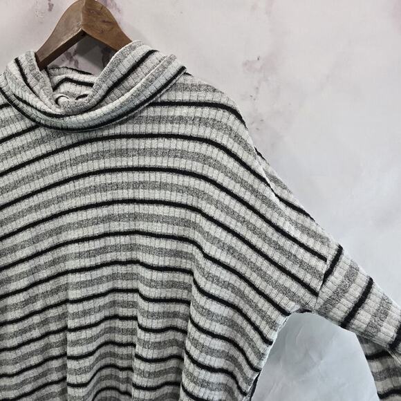 Saturday Sunday Shirt Women Medium Gray Black Striped Cowl Turtleneck Swing Low - Picture 9 of 10